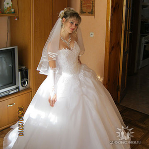 Продам свадебное платье (цвет белоснежный)