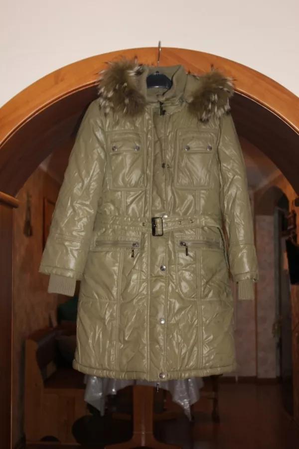 зимнее пальто  на холлофайбере цвет фисташковый рост 140 с капюшоном