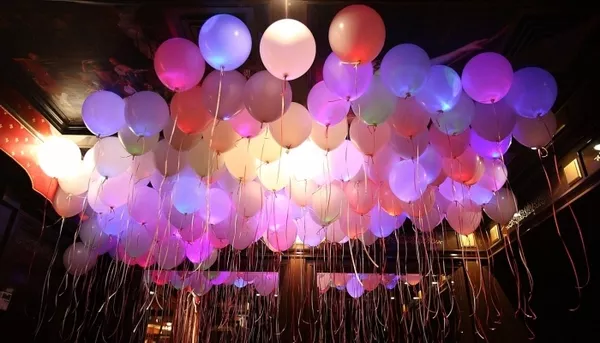 Свадьба украшение зала воздушными шарами. Сердце из воздушных шаров 12