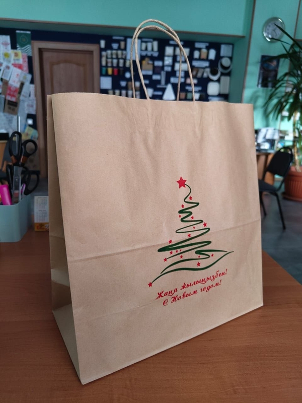 Новогодние бумажные пакеты