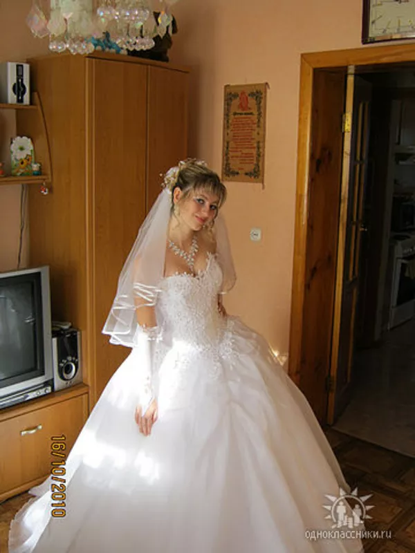 Продам свадебное платье (цвет белоснежный)